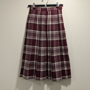 Vintage Pitlochry plaid pleated skirt